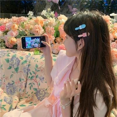 一个攞景的少年